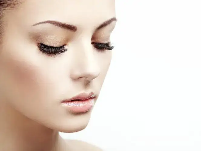 Jak podkręcić rzęsy na stałe - skuteczne metody na długotrwały efekt