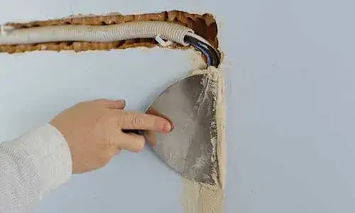 Czym wypełnić bruzdy z kablami, aby uniknąć nieestetycznego wyglądu?