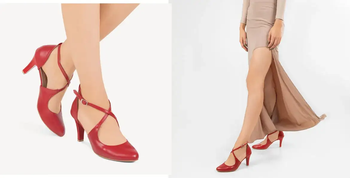 Jakie buty do czerwonego garnituru damskiego, które zachwycą wszystkich