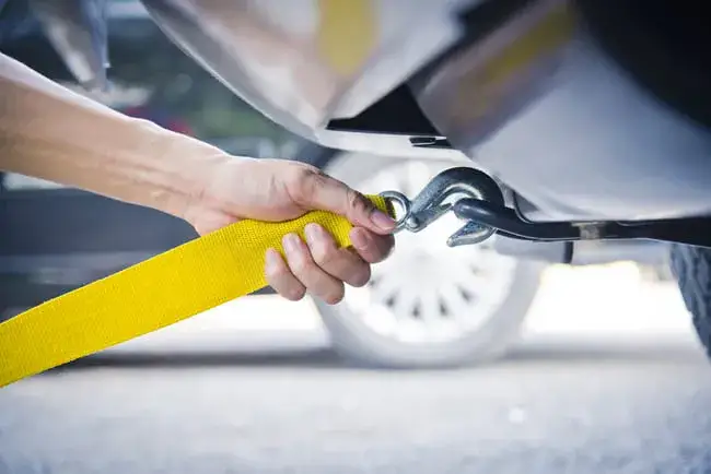 Jak się holuje samochód: kluczowe zasady i najczęstsze błędy