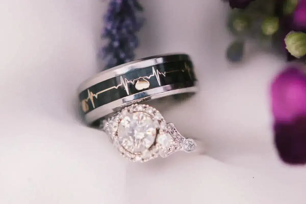 Obrączki tytanowe: Czy warto? Zalety, wady i porównanie