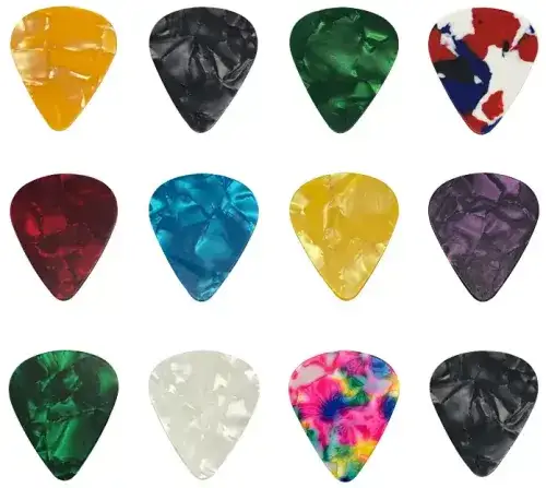 Jaka kostka do gitary klasycznej? Odkryj najlepsze wybory dla delikatnej gry