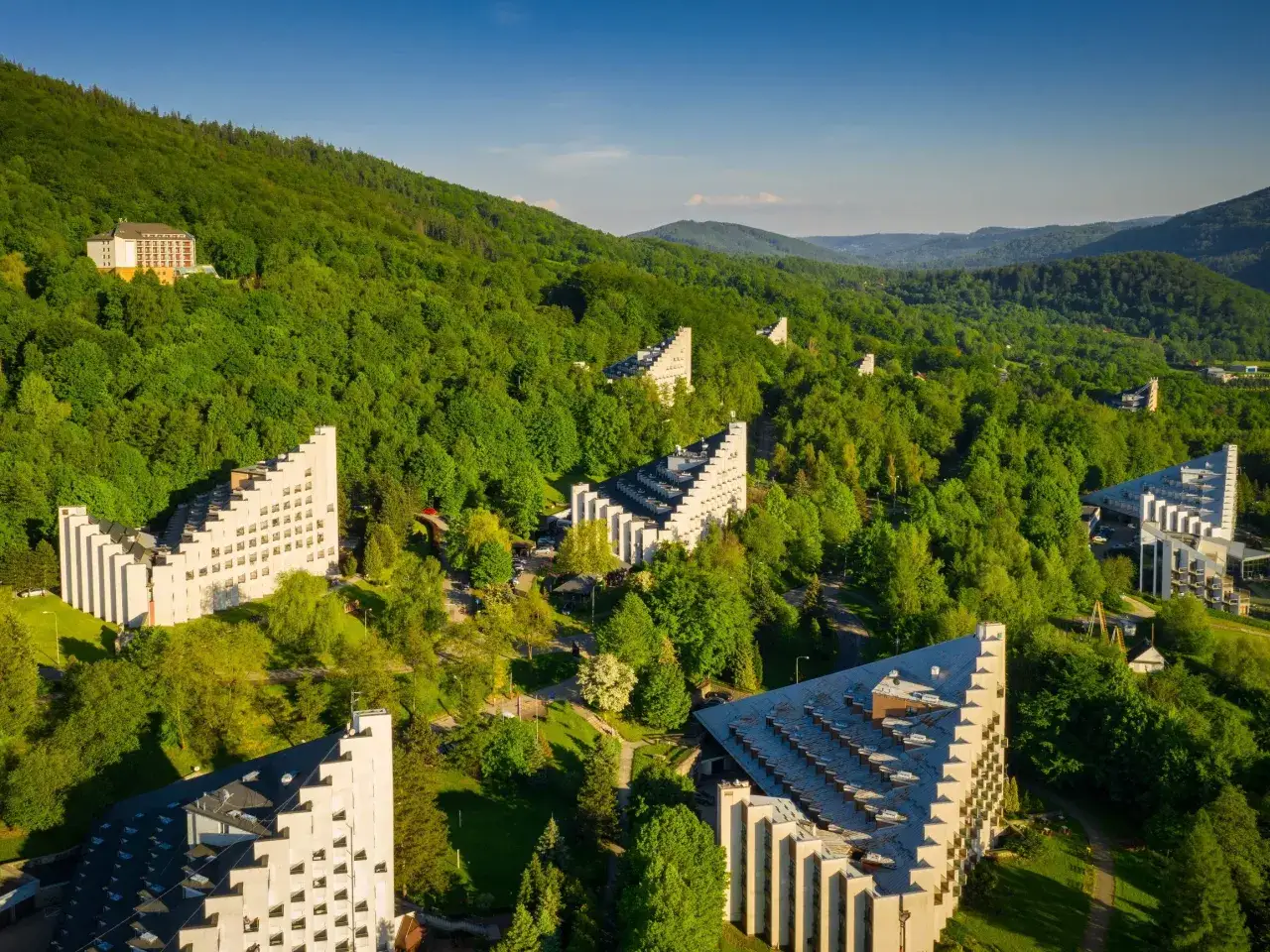 Ile jest piramid w Ustroniu? Odkryj ich fascynującą historię i funkcje