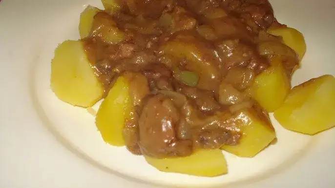 Jak zrobić wątróbkę drobiową z cebulką, aby zachwycić smakami