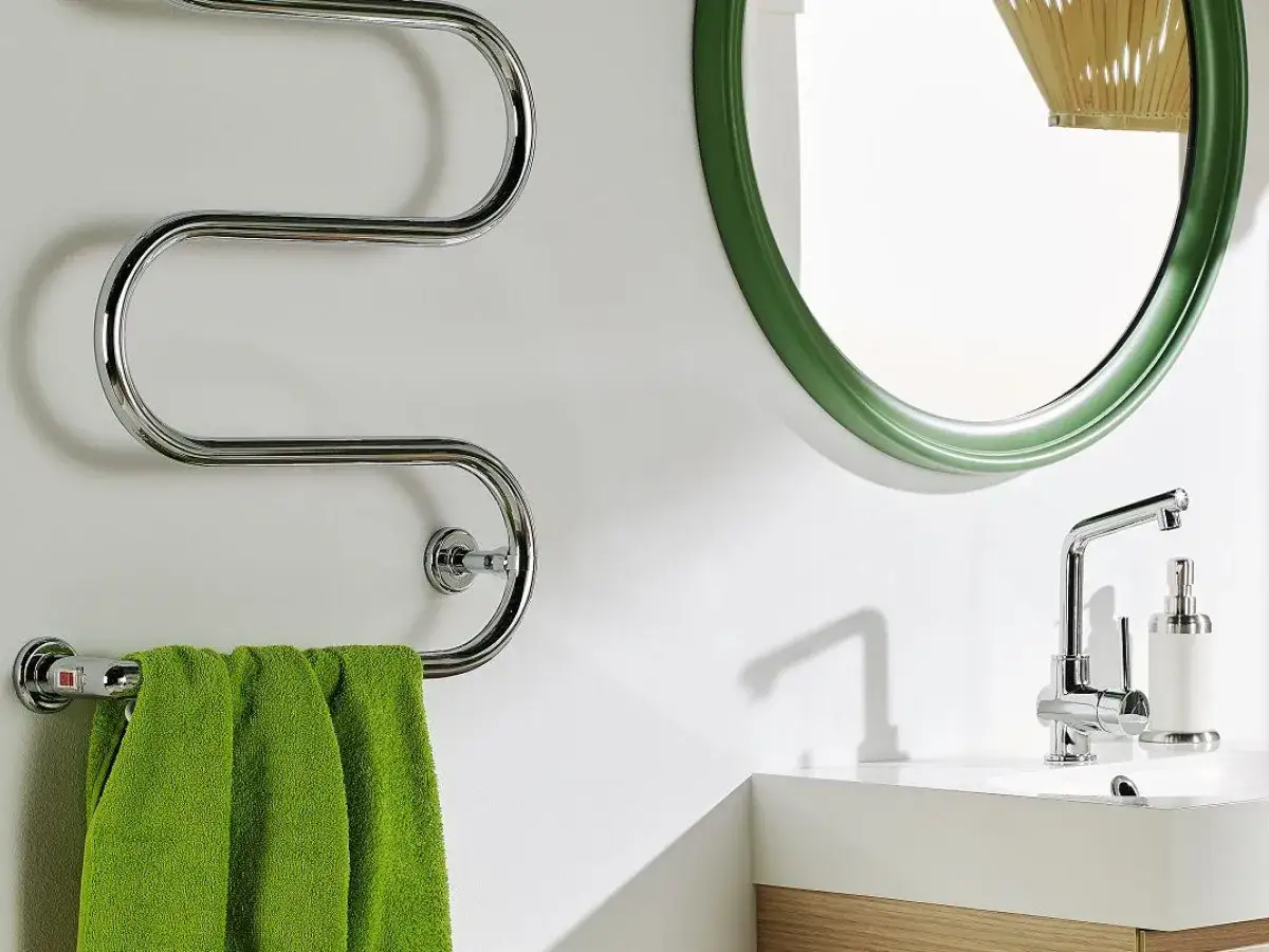 Jaki grzejnik do łazienki? Poradnik: moc, typy, design, montaż