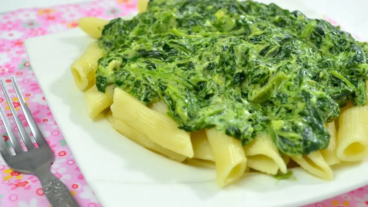 Penne ze szpinakiem – szybki przepis na pyszne danie na obiad