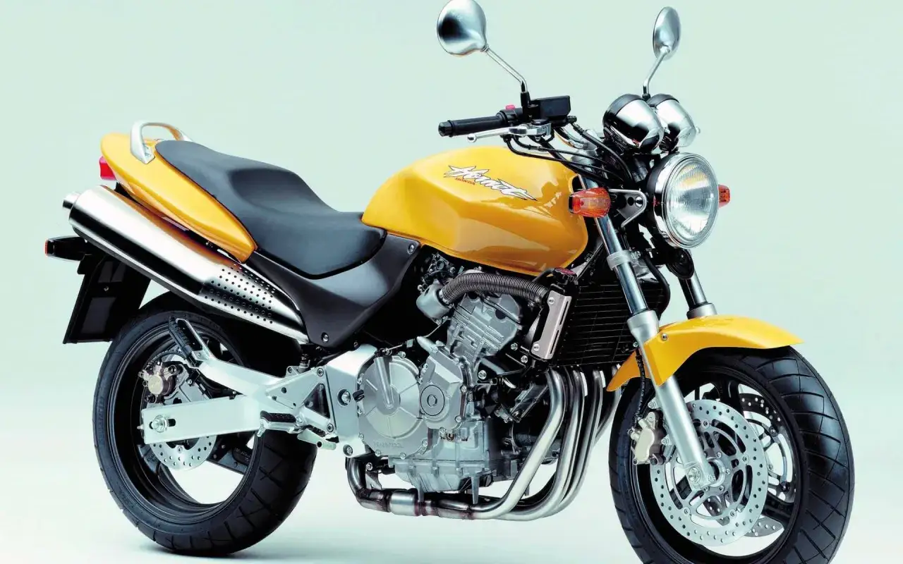 Honda Hornet 600 ile koni - poznaj moc i osiągi tego motocykla