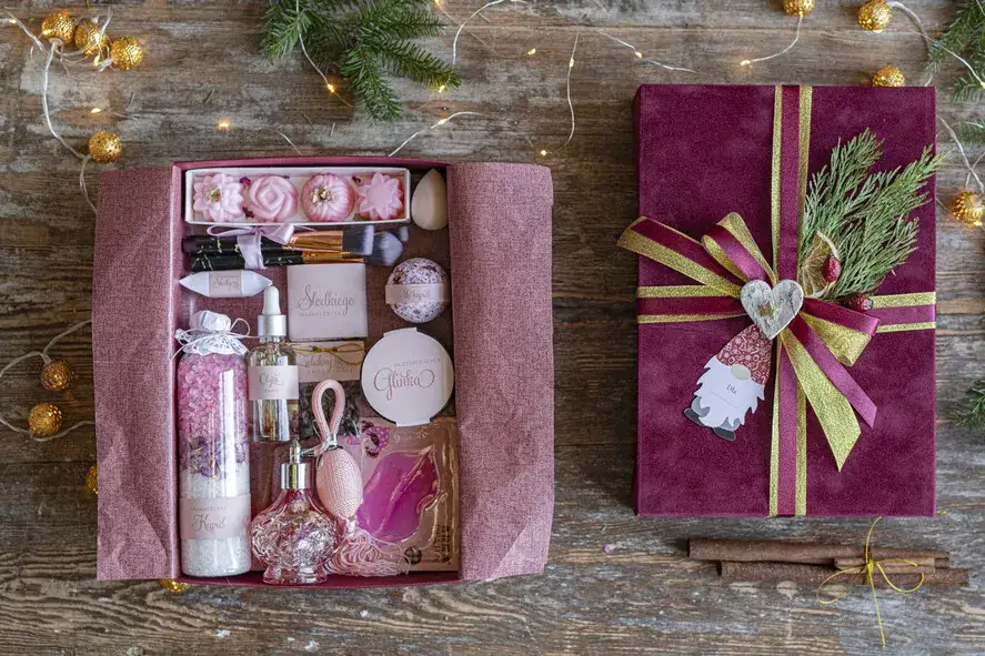 Co kupić kobiecie pod choinkę? Niezapomniane pomysły na prezenty