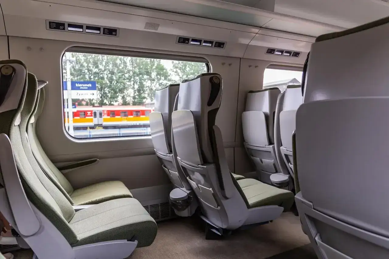 PKP Intercity: Kup bilet u konduktora? Poznaj zasady i uniknij kar!