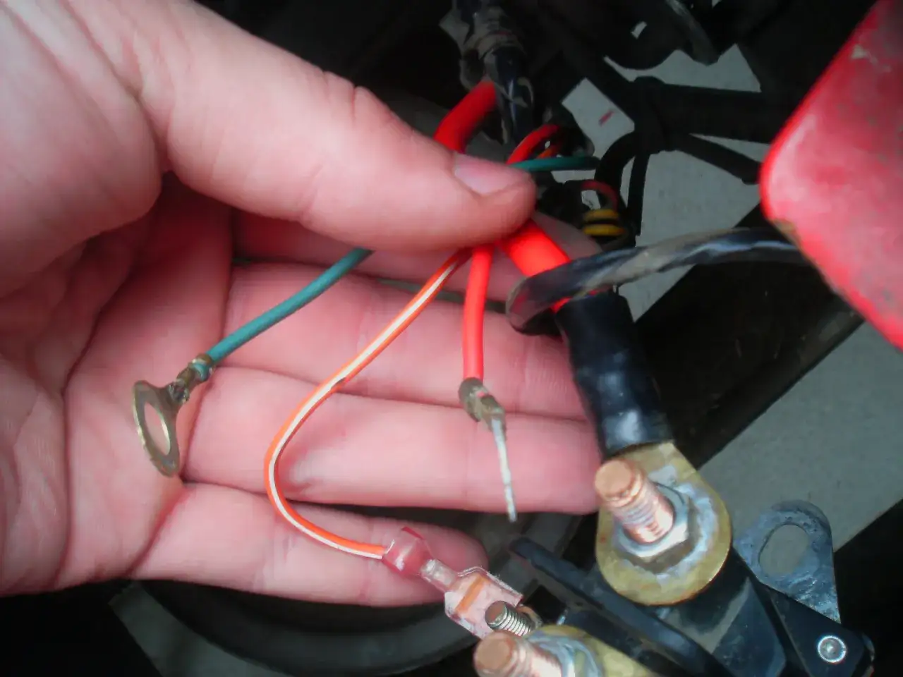 Jak odpalić traktorek kosiarkę na krótko bez ryzyka uszkodzeń