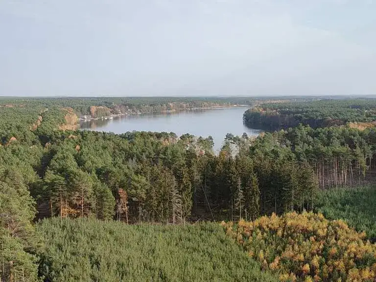 Atrakcje jeziora Sławskiego: idealne miejsca na relaks i przygodę