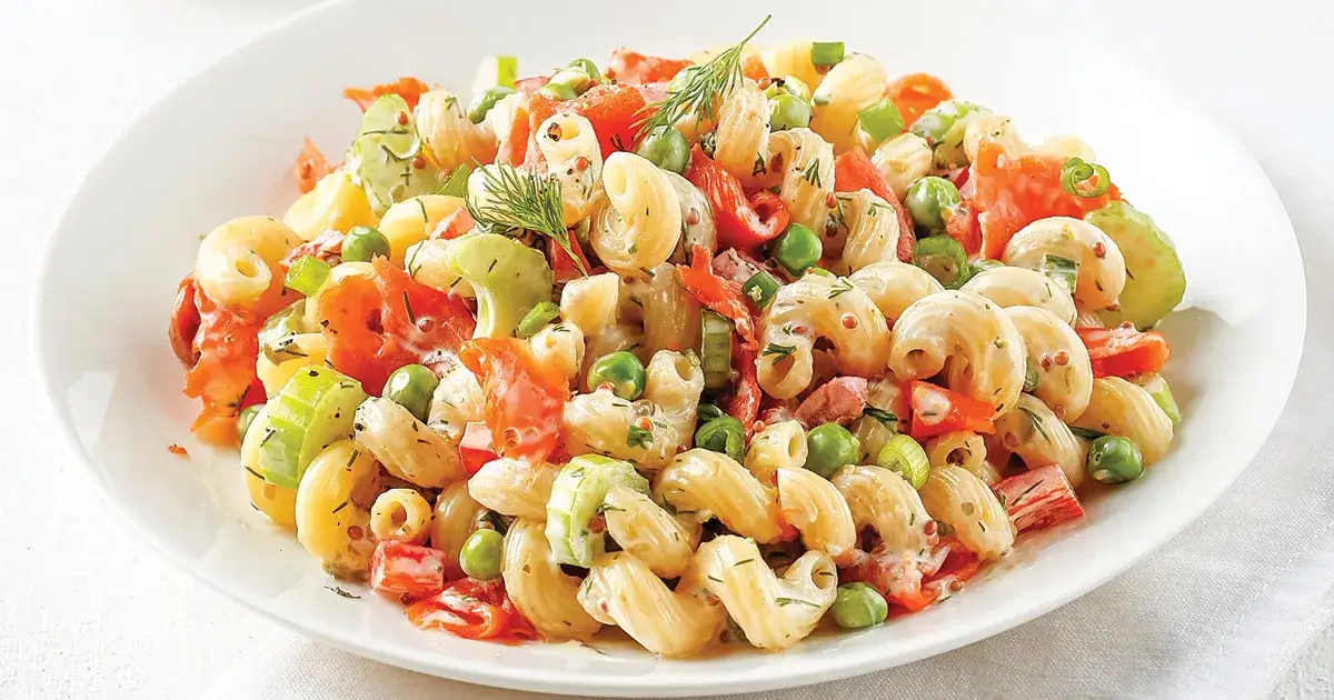 Salade de pâtes au saumon: la recette parfaite pour toutes les occasions