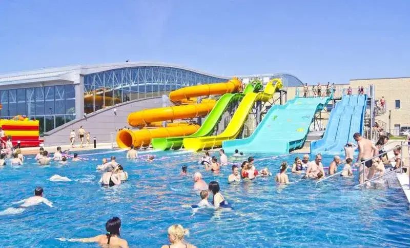 Najlepsze aquaparki Sudetów: 5 wyjątkowych parków wodnych dla rodzin