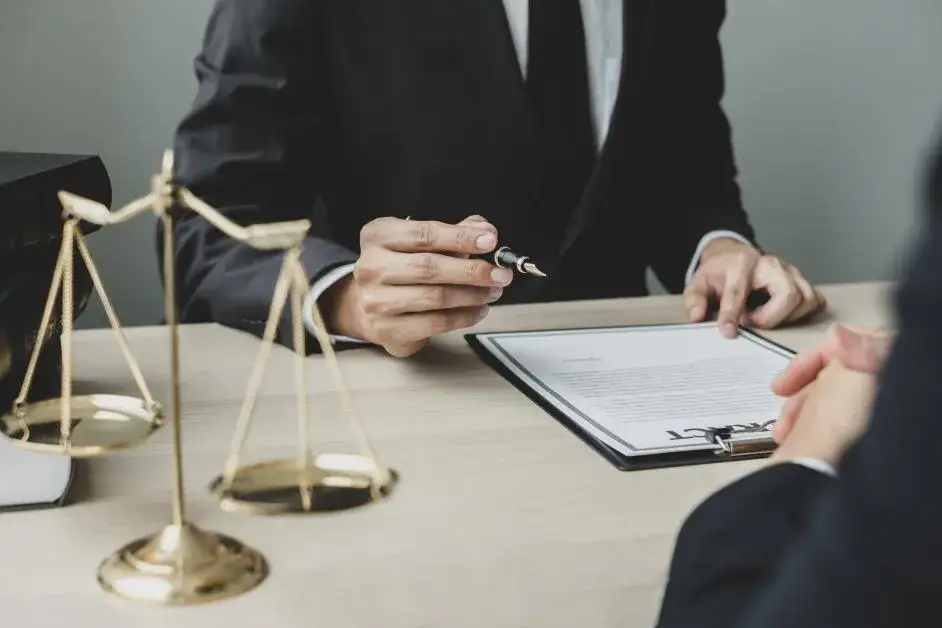 Czy sąd może odrzucić akt oskarżenia? Poznaj 5 kluczowych faktów