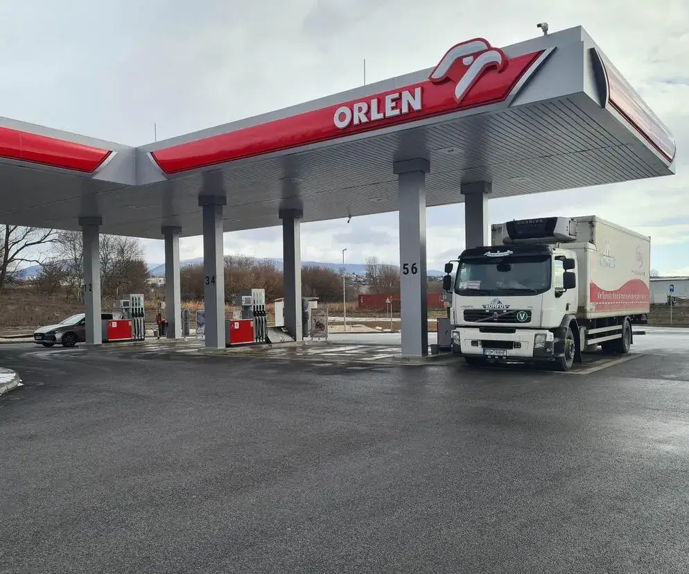 Orlen: Kiedy zatankujesz taniej? Prognozy cen i sposoby oszczędzania.