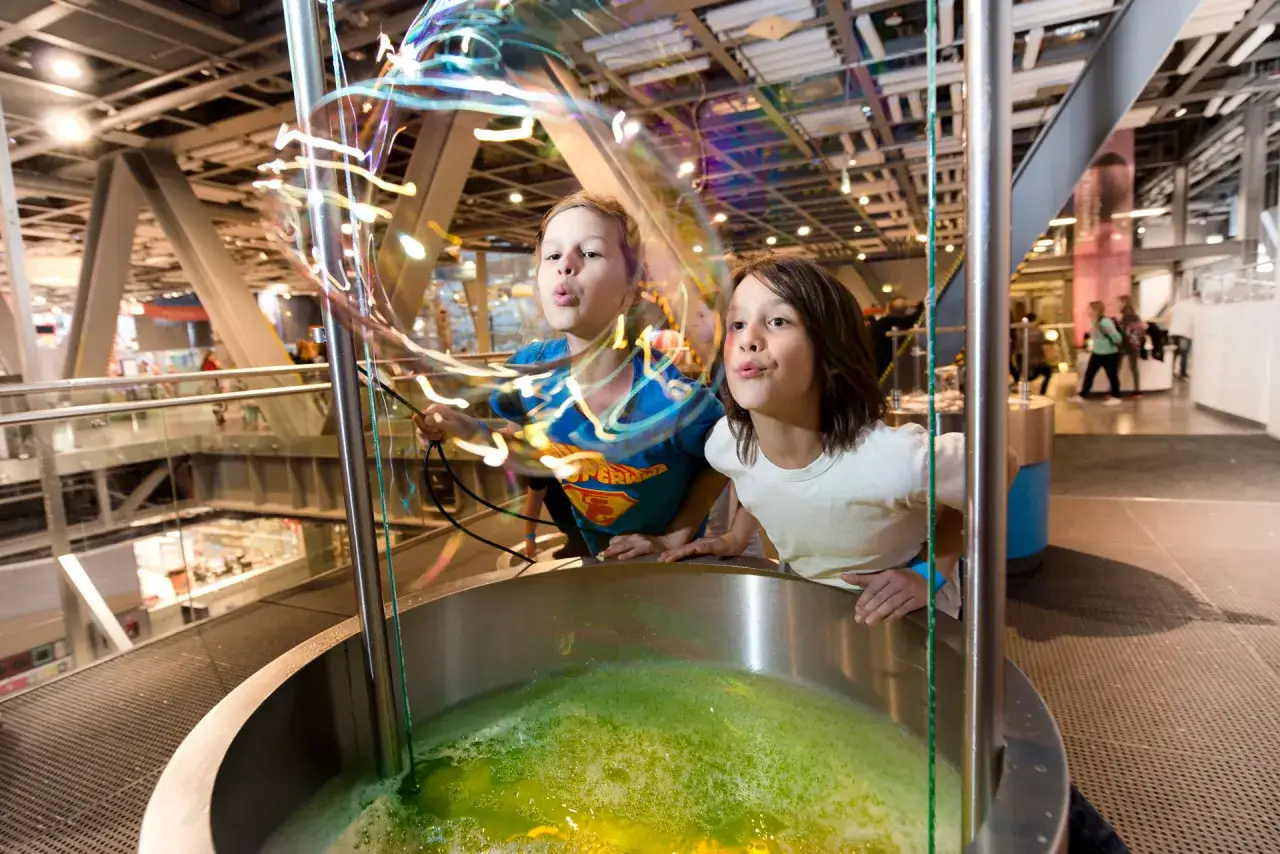 Gdzie z dzieckiem w Warszawie? Odkryj najlepsze atrakcje dla rodzin