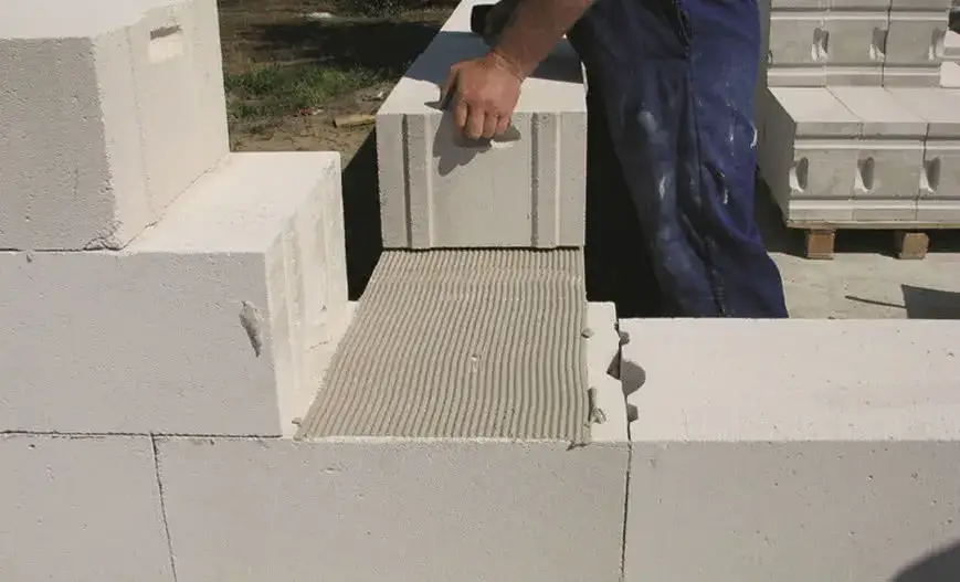 Ile zaprawy do bloczków betonowych? Uniknij kosztownych błędów przy budowie