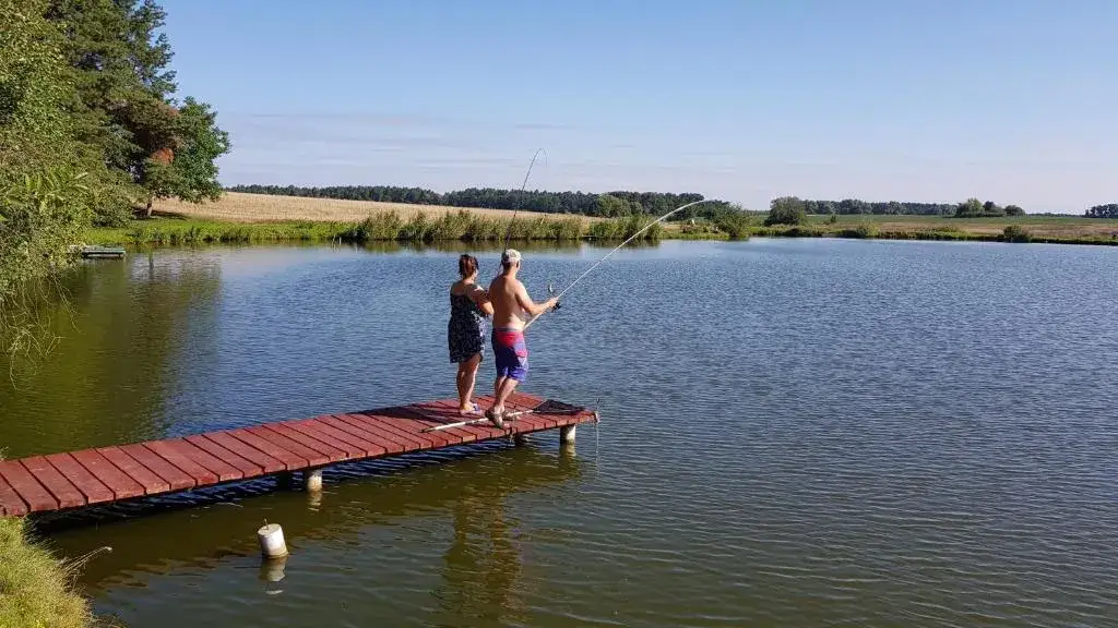 Gdzie na ryby z noclegiem? Odkryj najlepsze agroturystyki w Polsce