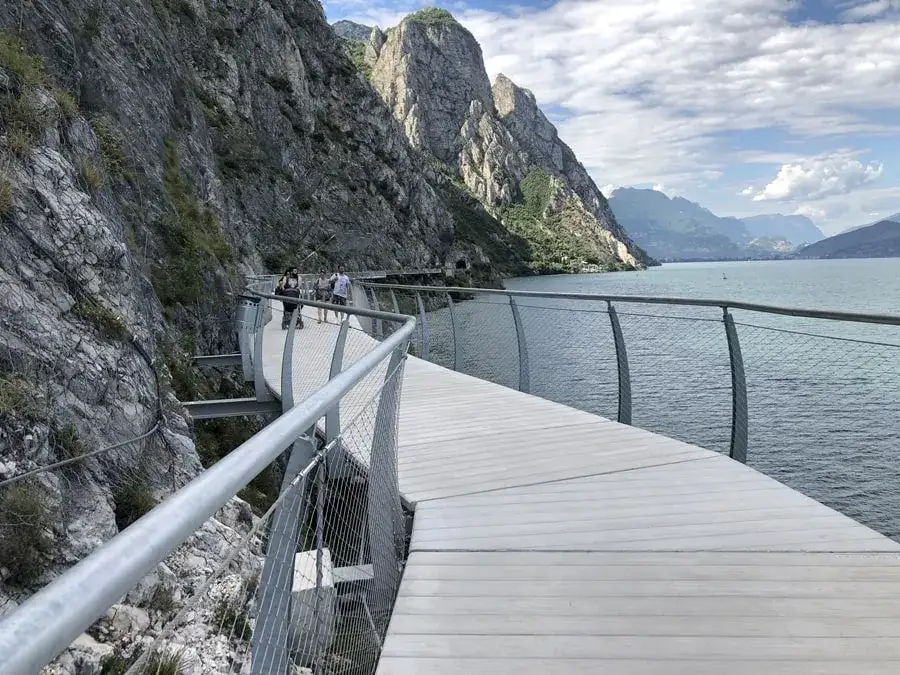 Najlepsze trasy rowerowe nad Jeziorem Garda - odkryj piękno i przygodę