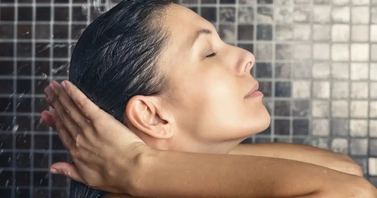 Jak działają płukanki do włosów i jak poprawiają ich kondycję