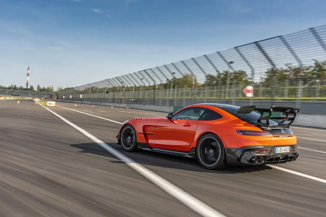 Mercedes AMG GT Black Series - Potężne osiągi i unikalne cechy