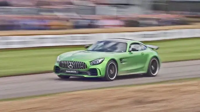 Mercedes AMG GT R Pro - wyjątkowy sportowy samochód torowy z mocą 585 KM