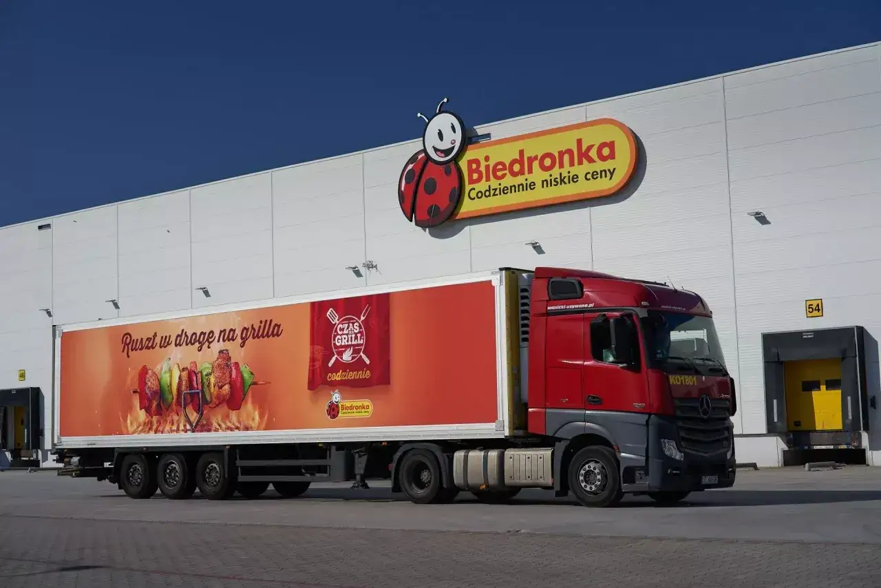 Transport dla Biedronki: Jak innowacje zmieniają logistykę i efektywność
