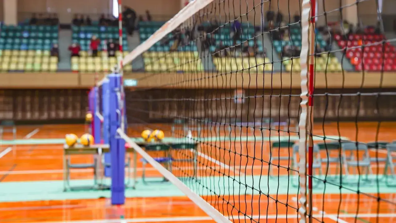 Jakie małe gry wyróżniamy w siatkówce? Odkryj ich zalety i zasady