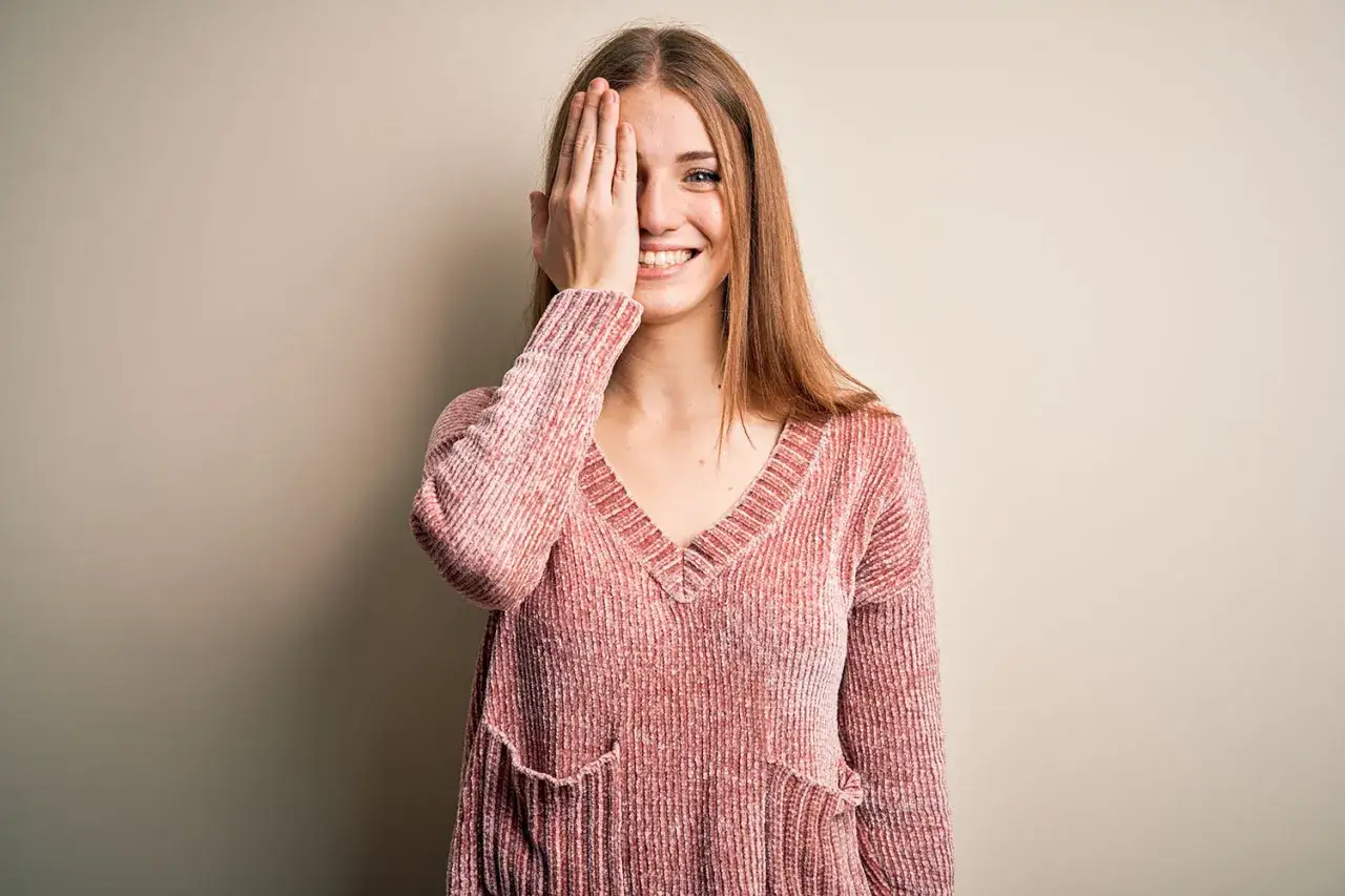 Jak widzi astygmatyk? Zobacz zniekształcony świat i znajdź rozwiązanie