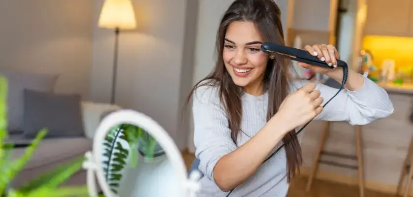 Jakie płytki w prostownicy najmniej niszczą włosy i dbają o zdrowie?