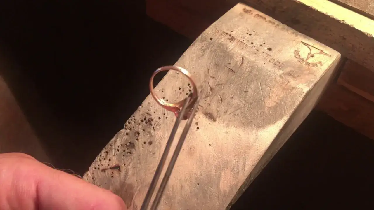 Jak powiększyć obrączkę domowym sposobem bez ryzyka uszkodzenia