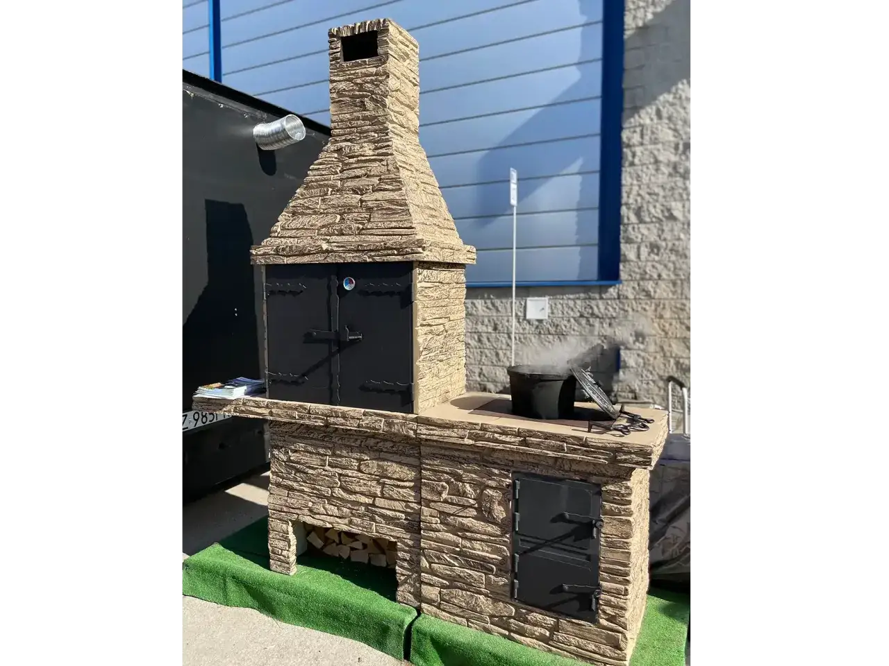 Grill betonowy z wędzarnią – trwałe rozwiązanie dla miłośników grillowania