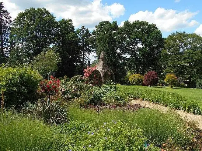 Najlepszy czas na wizytę w arboretum Wojsławice – nie przegap kwitnienia