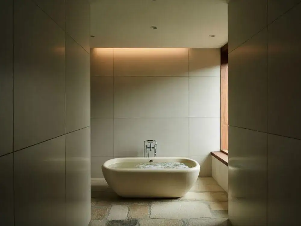 Alternatywy dla płytek w łazience - estetyczne i funkcjonalne rozwiązania
