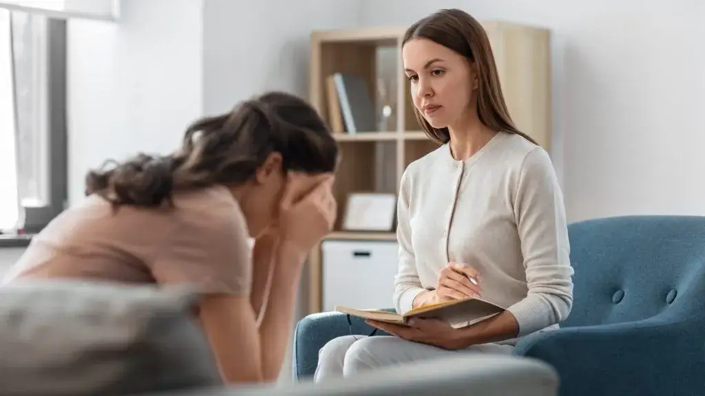 Jak pokonać lęk przed bliskością i zbudować zdrowe relacje