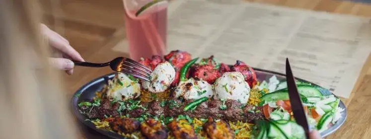 Co zjeść w Łodzi? Odkryj najlepsze lokalne specjały i restauracje