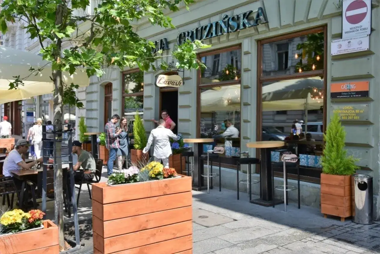 Piotrkowska Łódź: Gdzie zjeść? Restauracje na każdą kieszeń i okazję.