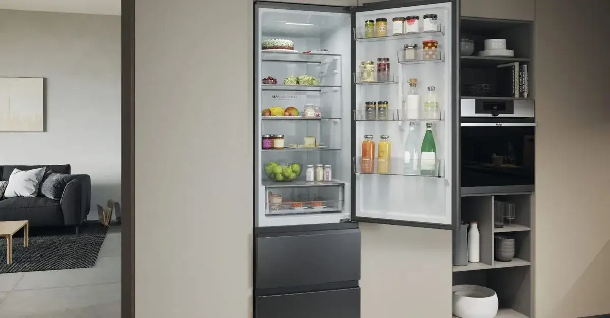 Czym czyścić lodówkę, aby uniknąć nieprzyjemnych zapachów i bakterii?