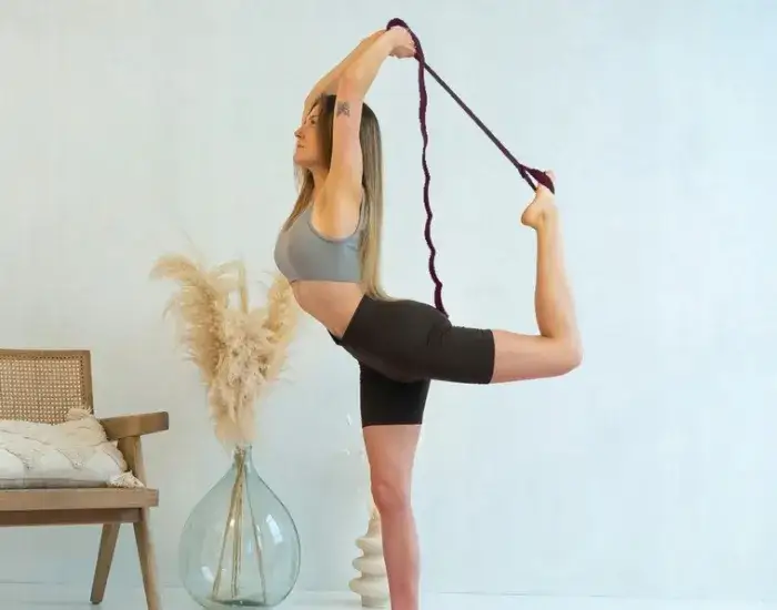 Jak prawidłowo zawiązać pasek do jogi – proste kroki dla wygody i stabilności