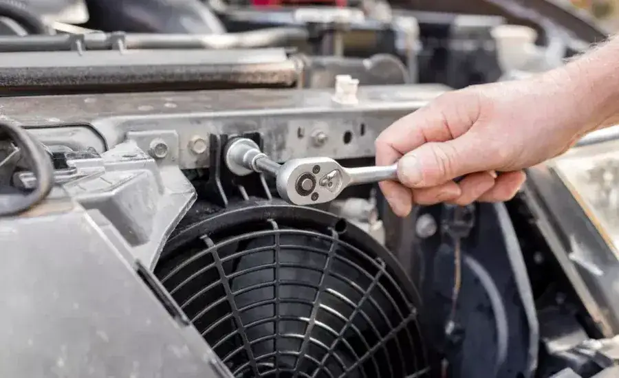 Jak wymienić płyn w chłodnicy - proste kroki, które musisz znać