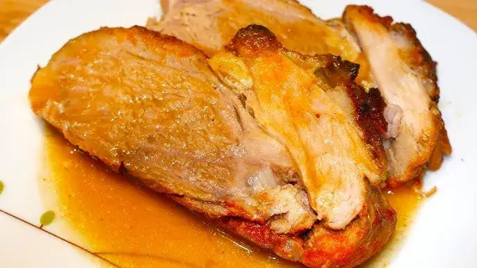 Ile gotować łopatkę wieprzową, aby była idealnie miękka i soczysta