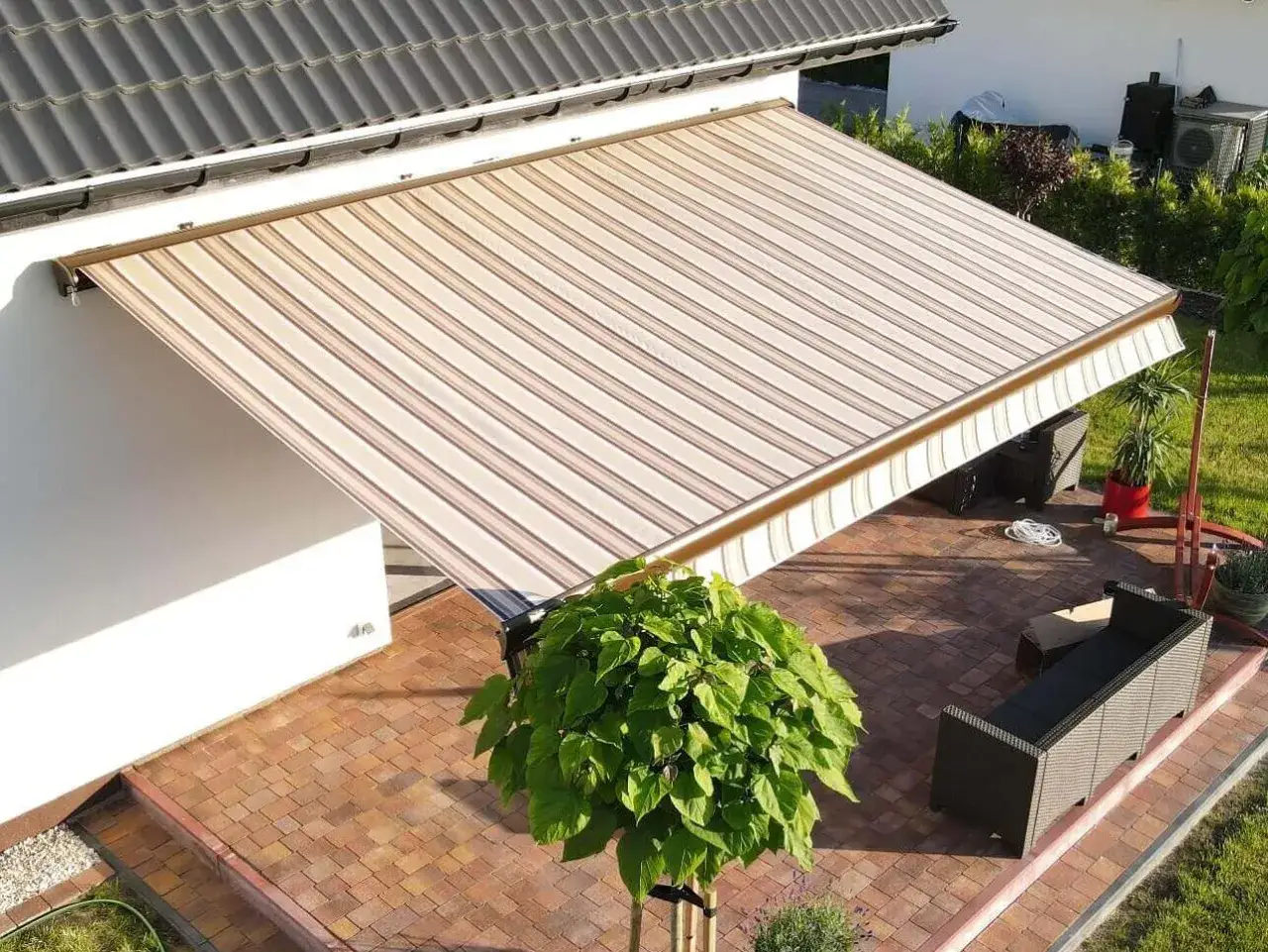 Usuwanie pleśni z markizy: Poradnik eksperta. Czysta markiza na lata!