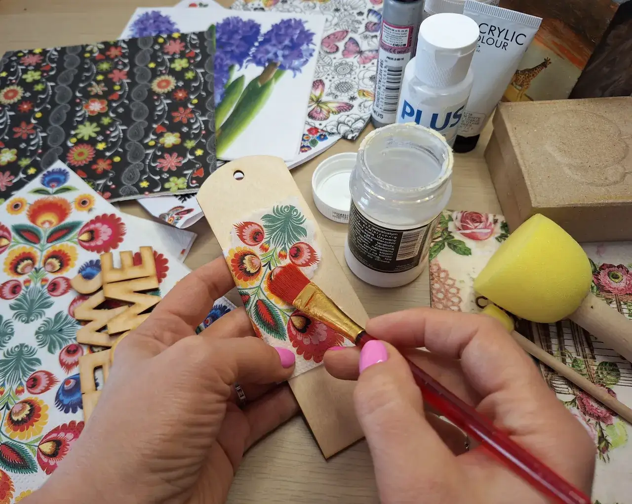 Zajęcia z decoupage: odkryj kreatywne warsztaty w Twojej okolicy