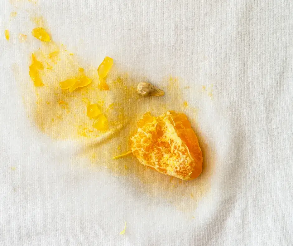 Jak usunąć żółte plamy po odplamiaczu - skuteczne metody i porady