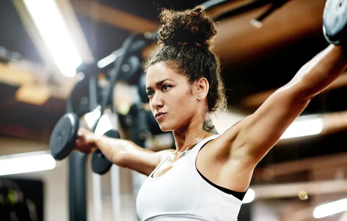 Trening siłowy spala tłuszcz? Odkryj mechanizmy i obalamy mity
