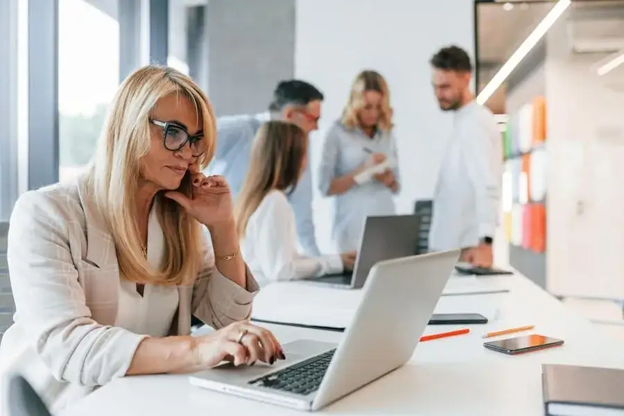 Sygnalista w firmie – kim jest i jakie ma prawa w pracy?