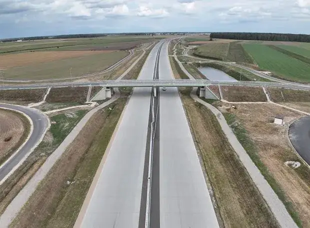 Tajemnice asfaltu: Z czego powstaje droga pod Twoimi kołami?