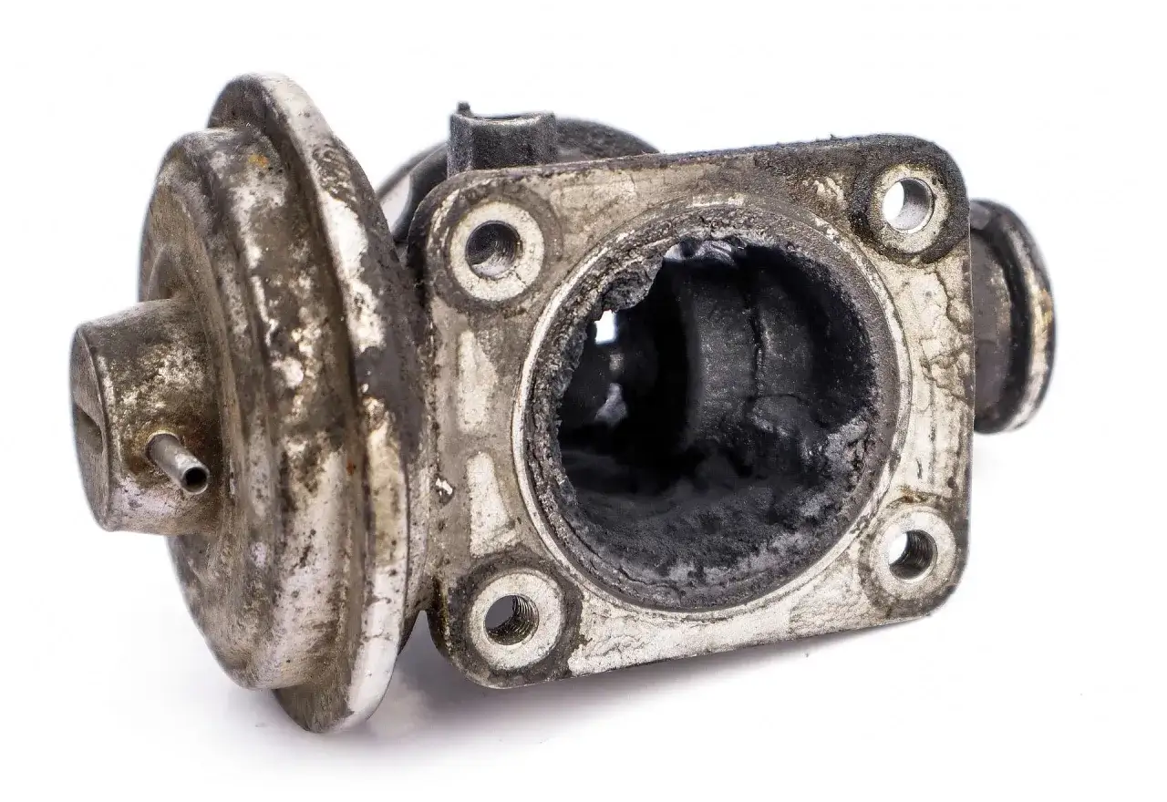 Uszczelka pod głowicą czy chłodnica EGR? Diagnoza i koszty naprawy