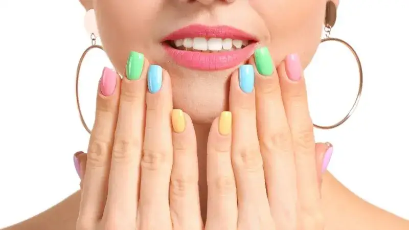 Żele czy hybrydy – co wybrać dla zdrowych i pięknych paznokci?