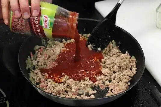 Najlepszy przepis na włoski sos do spaghetti, który zachwyci smakoszy